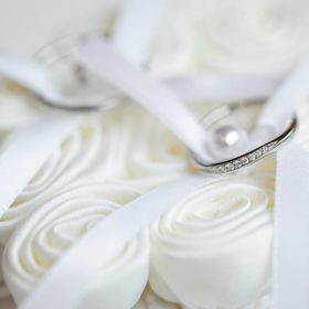 【4℃ BRIDAL(ヨンドシーブライダル)の口コミ】 値段も高くなく、デザイン（細身で指が細くみえる緩やかなカーブ型）も自…