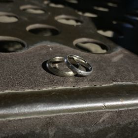 【YUKA HOJO(ユカホウジョウ)の口コミ】 シンプルな槌目の入ったプラチナの指輪を探していて、こちらの指輪に出会…