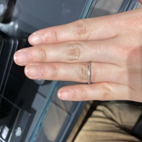 【銀座ダイヤモンドシライシの口コミ】 ストレートタイプで、メレダイヤの入ったデザインを探していました。また…