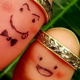 【Makana(マカナ)の口コミ】 模様が可愛く、刻む模様には意味があるので一生大事にできる指輪です。普…