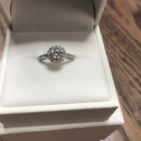 【宝寿堂(ほうじゅどう)の口コミ】 理想とする指輪のデザインが予算内に収まる値段で提供してくれたことが決…