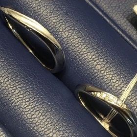 【銀座ダイヤモンドシライシの口コミ】 私の指のタイプはストレートだと、指が短く見えてしまうようで、ウェーブ…