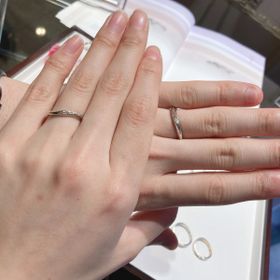 【杢目金屋(もくめがねや)の口コミ】 なんといっでもこの模様が他のお店では無い、特別感のある指輪です。光に…