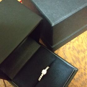 【ラザール ダイヤモンド(LAZARE DIAMOND)の口コミ】 いろいろなショップを回りましたが0.41Caratで輝きがとても綺麗で一目惚れ…