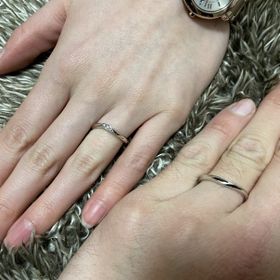 【ラザール ダイヤモンド(LAZARE DIAMOND)の口コミ】 指輪の決め手は、いつまでも飽きのこないシンプルなデザインでありながら…