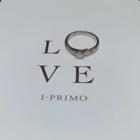 【アイプリモ(I-PRIMO)の口コミ】 重ね付けをした時に綺麗に見えるデザインで重ねた後の指輪の幅が太くなり…