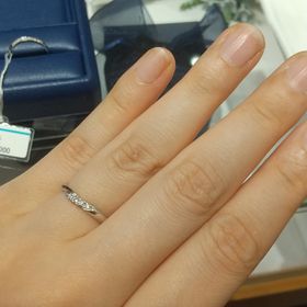 【銀座ダイヤモンドシライシの口コミ】 プラチナで、ダイヤモンドが入っているデザインを探していました。
イリュ…