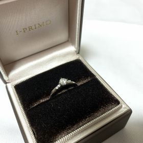 【アイプリモ(I-PRIMO)の口コミ】 ネットで婚約指輪を探していたところ、アイプリモのサジッタというデザイ…