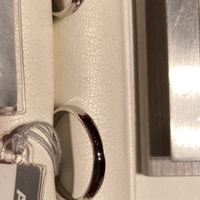 【AFFLUX(アフラックス)の口コミ】 ストレートタイプの指輪で、女性には石をつけたかったので検討していまし…