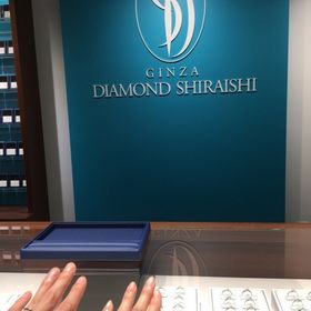 【銀座ダイヤモンドシライシの口コミ】 指輪のデザインを決める際にその日のうちの再来店でも初来店の特典がなく…