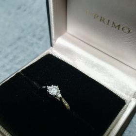 【アイプリモ(I-PRIMO)の口コミ】 今つけている結婚指輪と、どんな服装にも合わせやすい、シンプルだけどダ…