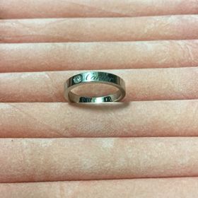 【カルティエ(Cartier)の口コミ】 たくさんの店を周り本当に迷いましたが、夫婦とも、細い繊細な見た目のタ…