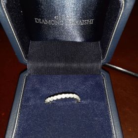 【銀座ダイヤモンドシライシの口コミ】 スイートテンの記念にリングが欲しくて探していました。
たてづめではなく…