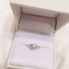 【宝寿堂(ほうじゅどう)の口コミ】 特にブランドにこだわりがなく、それなら少しでも良いダイヤがいいなと思…