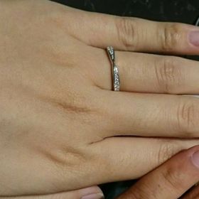 【ROYAL ASSCHER(ロイヤル・アッシャー)の口コミ】 リボン型のフォルムが適度に可愛らしくダイヤモンドの輝きも綺麗なリング…