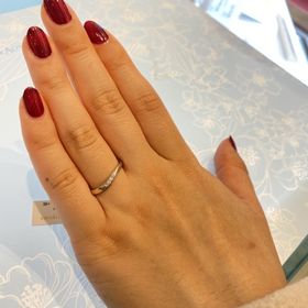 【ヴァンドーム青山(VENDOME AOYAMA)の口コミ】 シャープな印象の指輪で、ダイヤモンドが入っているのにあまり目立ちすぎ…