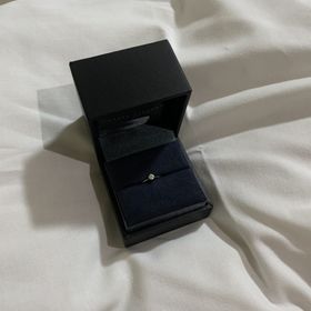 【ラザール ダイヤモンド(LAZARE DIAMOND)の口コミ】 シンプルなものを選んだそうです。私がシンプルなものが好みで、シルバー…