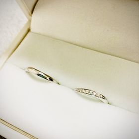 【宝寿堂(ほうじゅどう)の口コミ】 細身のデザインで、ブルーダイヤが入っている物を探しており、宝寿堂に来…