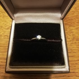 【アイプリモ(I-PRIMO)の口コミ】 【指輪のデザイン】
シンプルなタイプにしました。もう少し大きなダイヤモ…