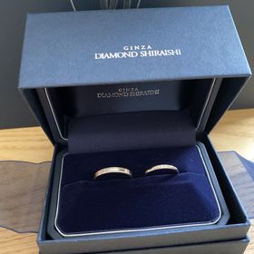 【銀座ダイヤモンドシライシの口コミ】 結婚指輪は生涯ずっと使っていけるようシンプルかつ少しキラっとしたデザ…
