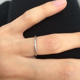 【ケイウノ ブライダル(K.UNO BRIDAL)の口コミ】 シンプルな結婚指輪を探していて、付けていても男女共にあまり目立たず、…