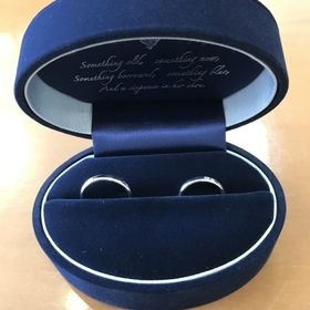 【Something Blue(サムシングブルー)の口コミ】 職業柄、ある程度強度の高いものが希望でした。
沢山の指輪を試着させてい…