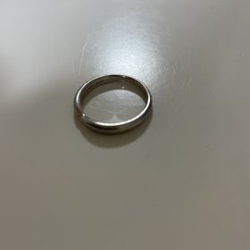 【ティファニー(Tiffany & Co.)の口コミ】 シンプルでもデザイン性のある指輪を探していました。
一見普通のリングに…