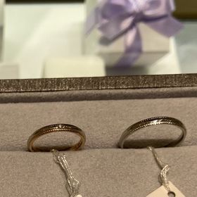 【STAR JEWELRY(スタージュエリー)の口コミ】 ゴールドとプラチナが両方とも使われており、ファッションリングと重ね付…