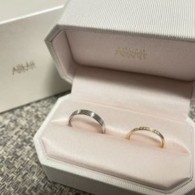 【AHKAH(アーカー)の口コミ】 一目惚れです。
この指輪を見つけた後に何店舗か色々見て周りましたが、ず…