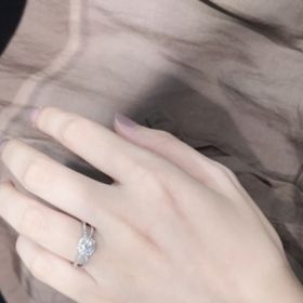 【GALA JEWELRY(ガラジュエリー)の口コミ】 こちらのデザインも気になっていたものです。
似たようなデザインを数種類…
