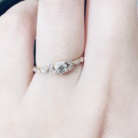 【AHKAH(アーカー)の口コミ】 こちらのデザインはカタログのメインで乗っているものです。
デザインに一…