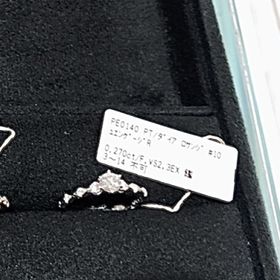 【AHKAH(アーカー)の口コミ】 ブランドらしいデザインで、ショーケースの中で気になり試着させていただ…