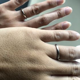 【銀座ダイヤモンドシライシの口コミ】 マット加工がシックで年齢を重ねてもつけやすい色合いです。ダイヤモンド…