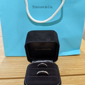 【ティファニー(Tiffany & Co.)の口コミ】 シンプルではあるが3粒だけダイヤがついており、きらきらと光る点が素敵だ…