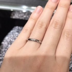 【ラザール ダイヤモンド(LAZARE DIAMOND)の口コミ】 最初はダイヤモンド一石タイプを探していましたが、なんだか物足りなさを…