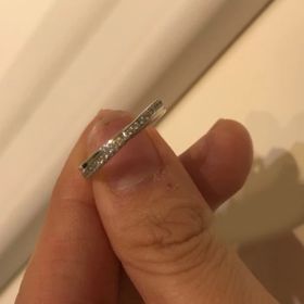 【GALA JEWELRY(ガラジュエリー)の口コミ】 最初はV字のものを探していましたが、ストレートラインのものも一応チェッ…