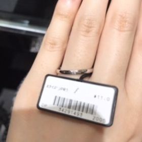 【ラザール ダイヤモンド(LAZARE DIAMOND)の口コミ】 ダイヤモンドの輝きが強く本当に綺麗なので、一石だけでも全然寂しくなか…