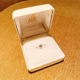【ith(イズ)の口コミ】 プロポーズの際に渡すプロポーズリングとして、ダイヤモンド1つが付いてい…