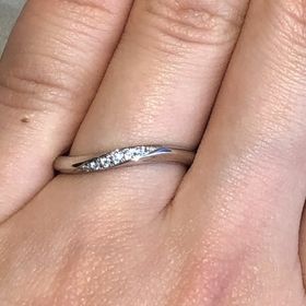【ケイウノ ブライダル(K.UNO BRIDAL)の口コミ】 指輪はウェーブタイプで指を綺麗に見せてくれる形を選びました。ダイヤの…