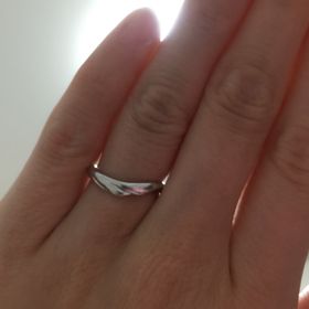 【ケイウノ ブライダル(K.UNO BRIDAL)の口コミ】 婚約指輪と重ね付け(セットリング)ができるものを探しておりました。
デザ…