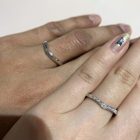 【TRECENTI(トレセンテ)の口コミ】 レディースのリングの方はフラット寄りのVラインで多くの方に合わせやすい…