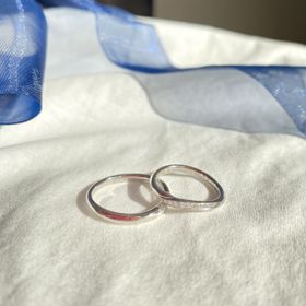 【銀座ダイヤモンドシライシの口コミ】 デザインが可愛かったことと、
婚約指輪との重ね付けの相性がよかった。
…