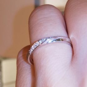 【festaria bijou SOPHIA(フェスタリア ビジュソフィア)の口コミ】 シンプルで上品なデザインなので年齢を重ねても飽きずに着けることが出来…