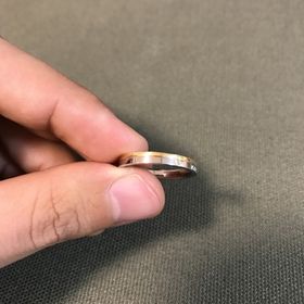 【GALA JEWELRY(ガラジュエリー)の口コミ】 職業柄、石のついた指輪を付けることができないので、結婚指輪と合わせて…