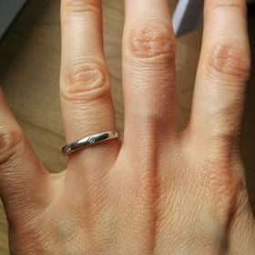 【ヴァン クリーフ＆アーペル(Van Cleef & Arpels)の口コミ】 せっかくの結婚指輪なので、ハイブランドのもので探しました。
ヴァンクリ…