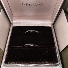 【アイプリモ(I-PRIMO)の口コミ】 彼女好みの緩やかなVラインデザインで派手すぎないダイヤモンドが埋め込ま…