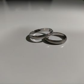 【SOPHY(ソフィ)の口コミ】 ・シンプルなデザイン
・プラチナ製で手入れが楽
・価格が安い
という3点…