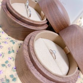 【COLANY(コラニー)の口コミ】 とても素敵な指輪をありがとうございます。
指輪をはめるとより結婚を実感…