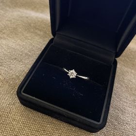 【GALA JEWELRY(ガラジュエリー)の口コミ】 シンプルなデザインで予算内の物も探していたところ、
HPや口コミを拝見し…