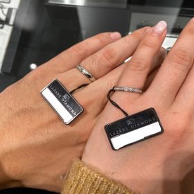 【ラザール ダイヤモンド(LAZARE DIAMOND)の口コミ】 なんといってもダイヤモンドがダントツで美しいです。
輝きが段違いだと感…